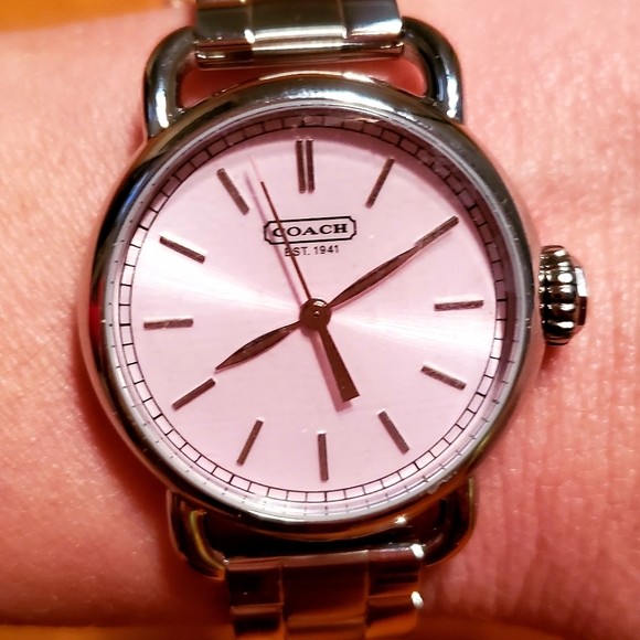 ❌SOLD❌ $398 COACH Pink Pearl Face Watch - Picture 2 of 5